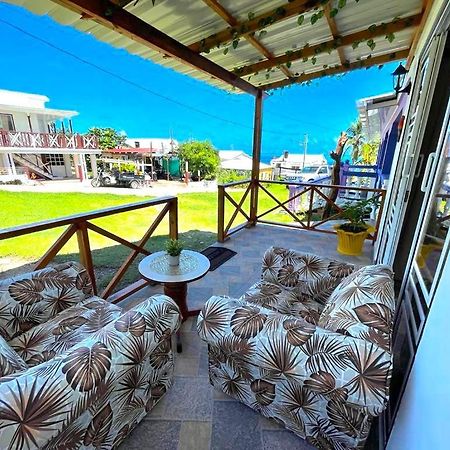 Posada Villa Bryan Rocky Point Екстер'єр фото